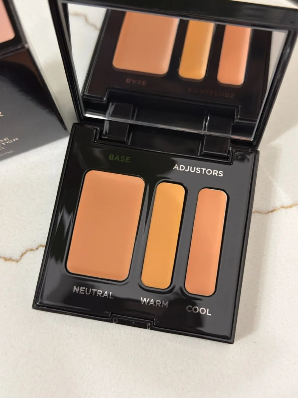 Laura Mercier Secret Camouflage Complexion Perfector - 03 Light Medium